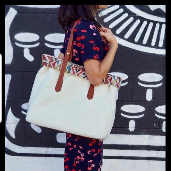50% OFF CLOSE-OUT! Tribal Print Tote - Picture 3 of 6